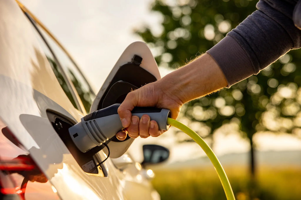 Este cargador rápido para coches eléctricos carga la batería en 15