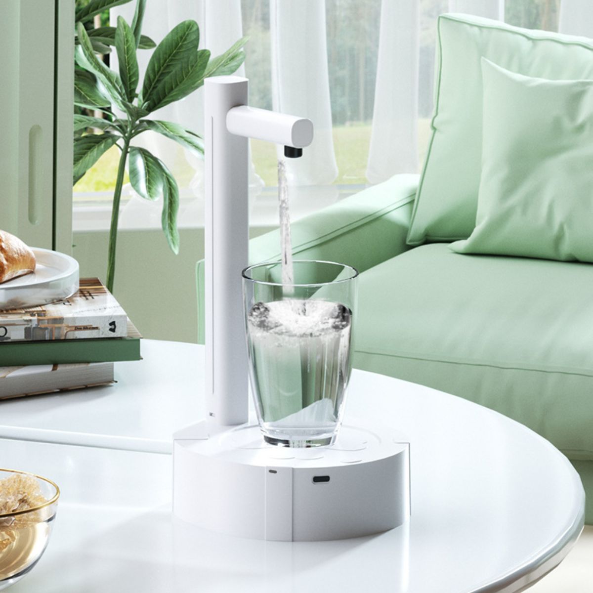 Dispensador de Agua Portátil Recargable USB tipo C. Color blanco. Bomba de agua eléctrica. Para garrafon o garrafa de agua