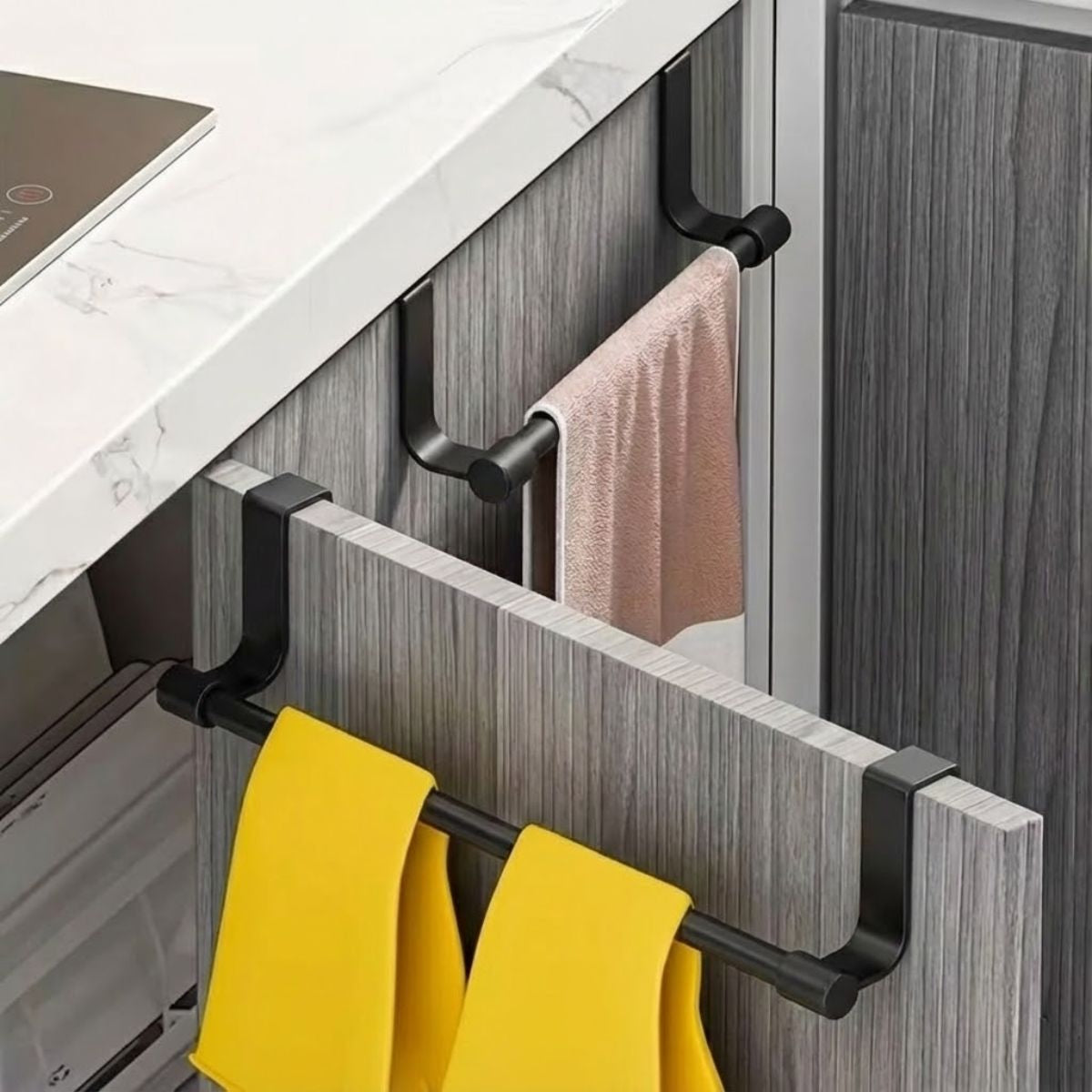 Toallero Colgante Para Gabinetes 36 cm Ideal Para Baño O Cocina. Color Negro. Acabado Resistente. Barra para puertas de hasta 2.4 cm de grosor