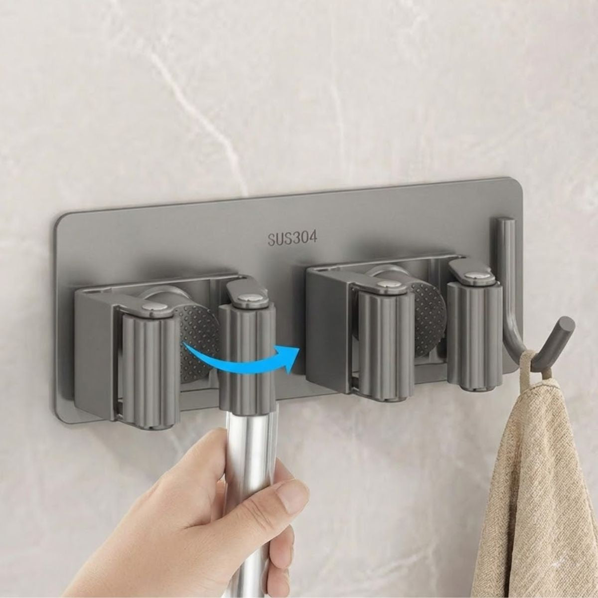 Soporte Gancho Organizador de Pared para Escoba o Trapeador Color Gris con doble abrazadera y gancho 14.3×5.5 cm. Lavanderia Clip
