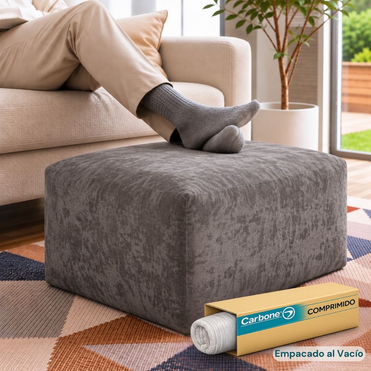 Ottoman Empacado al Vacío con Espuma 32D de Alta Densidad (65x48x27cm). Puff reposapiés. Color gris claro.