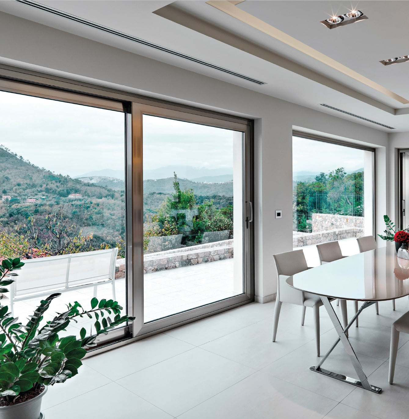 Hoja Perimetral con Junquillo. Serie Elevable Europa. Color Negro