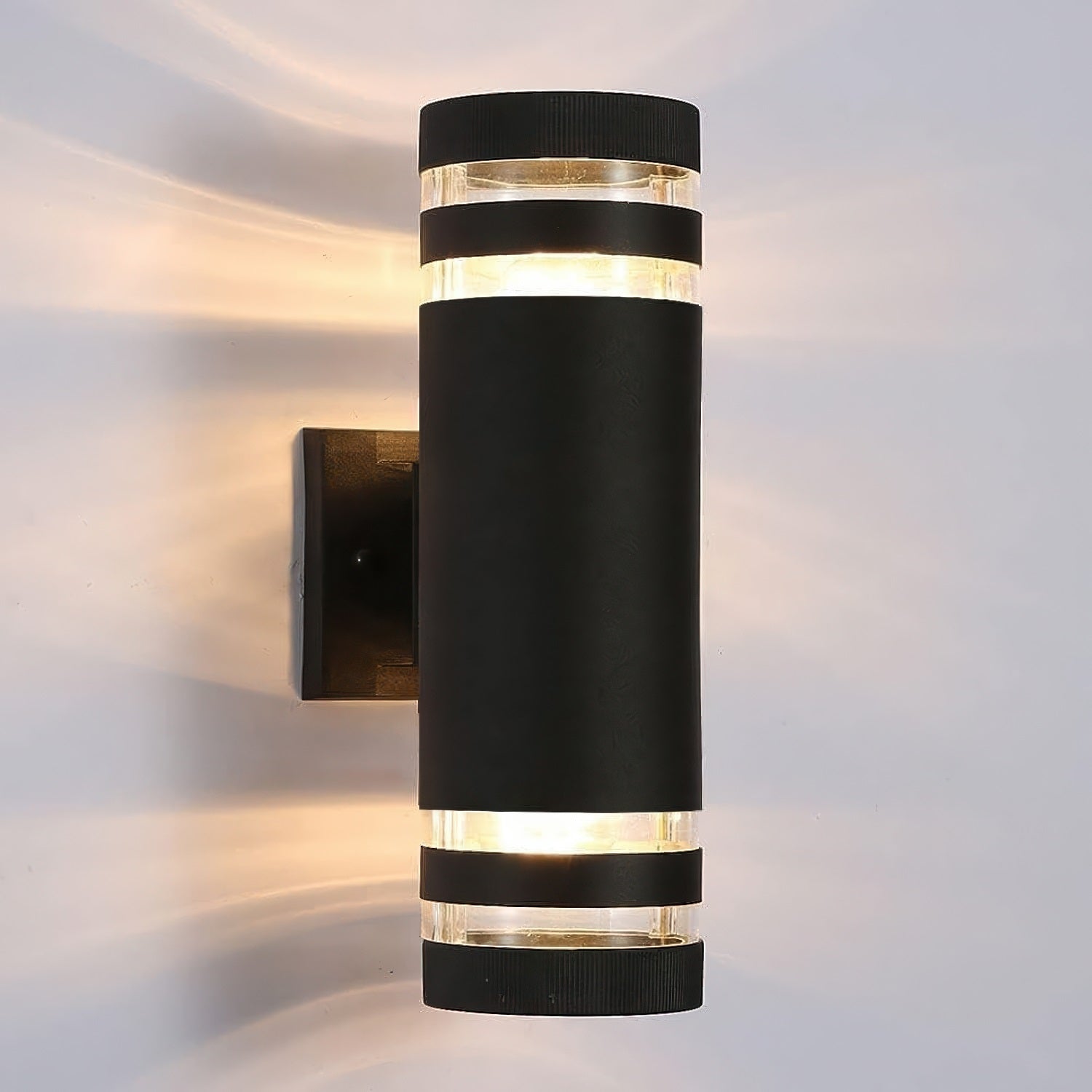 Lámpara de pared exterior LED Negra de 10W con luz cálida de 3000K y 900 lúmenes.