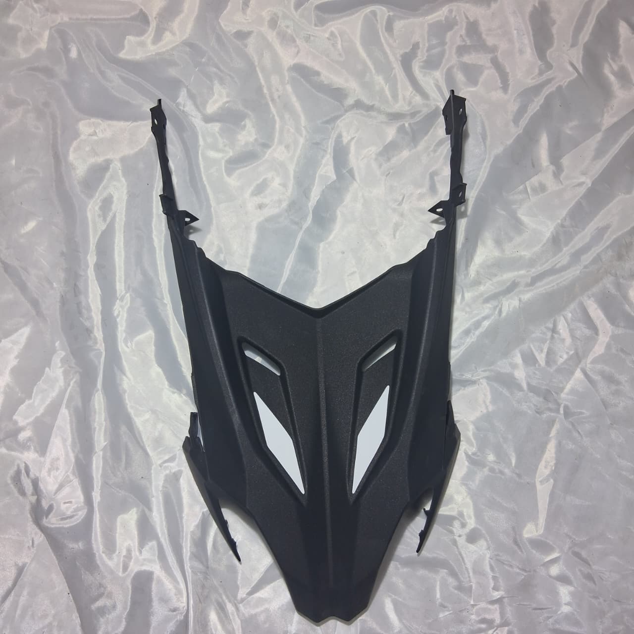 Placa frontal negra con calcomanias (TRK502X)