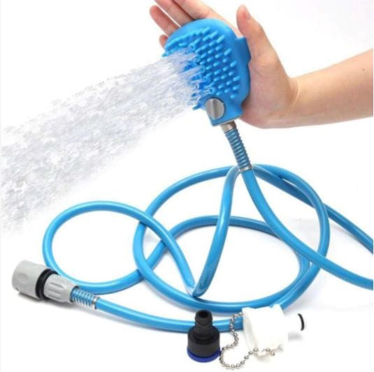 Manguera de silicona con cepillo masajadeor para bañar a tu mascota.