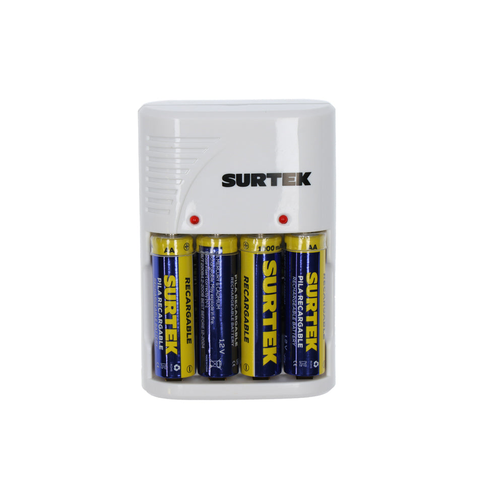 Cargador de pilas AA, AAA y 9V Surtek.
