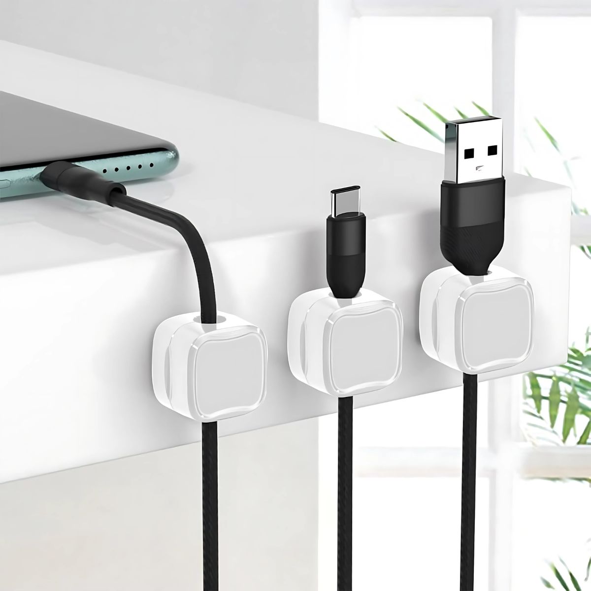 Clip organizador magnético para cables cargador celular (Unidad) Color blanco. Autoadesivo
