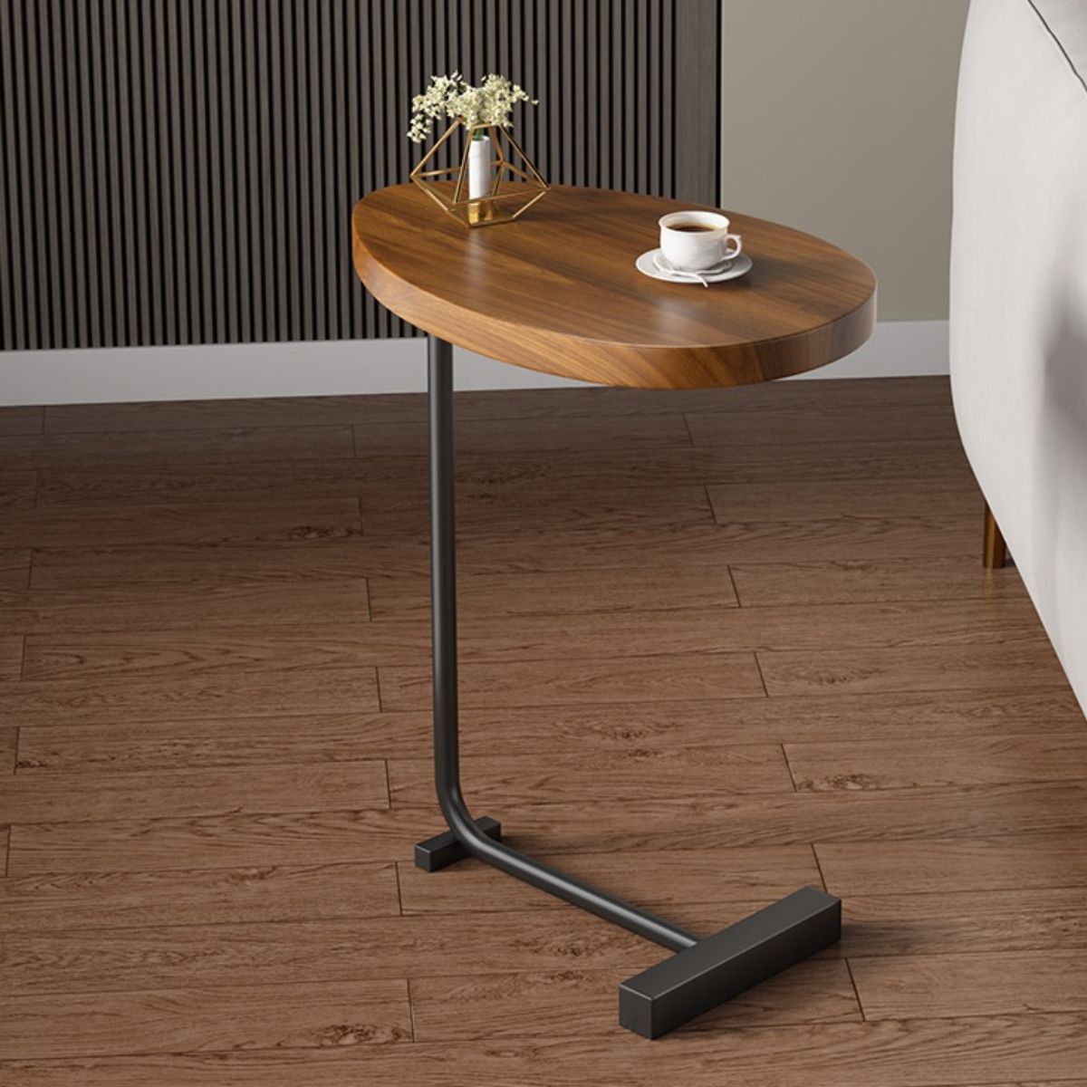 Mesa Auxiliar Tipo C para Sofá con Bandeja Ovalada de Madera. Mesita Lateral Moderna con Base Metálica Estable para Sala, Dormitorio u Oficina (30x36x62cm). Color Madera