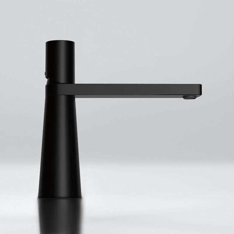 Llave De Lavamanos Individual. Grifo De Lavabo Color Negro. Pluma. Modelo bajo.