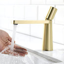 Llave De Lavamanos Individual. Grifo De Lavabo Color dorado. Pluma. Modelo bajo.