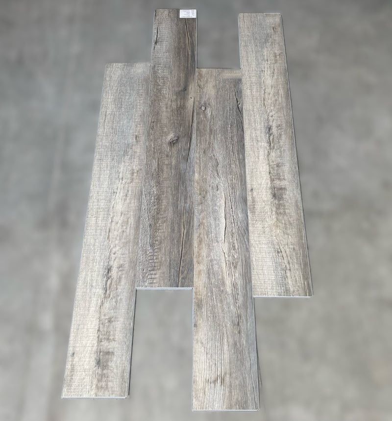 Piso SPC Madera Ash Oak 1220 x 180 x 5.5 mm con IXPE 10 pc. pack 2.2 m2