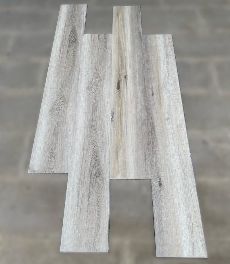 Piso SPC Madera Roble Crema 1220 x 180 x 5.5 mm con IXPE 10 pc. pack 2.2 m2