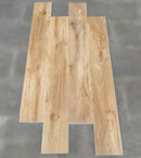 Piso SPC Madera Roble Dorado 1220 x 180 x 5.5 mm con IXPE 10 pc. pack 2.2 m2