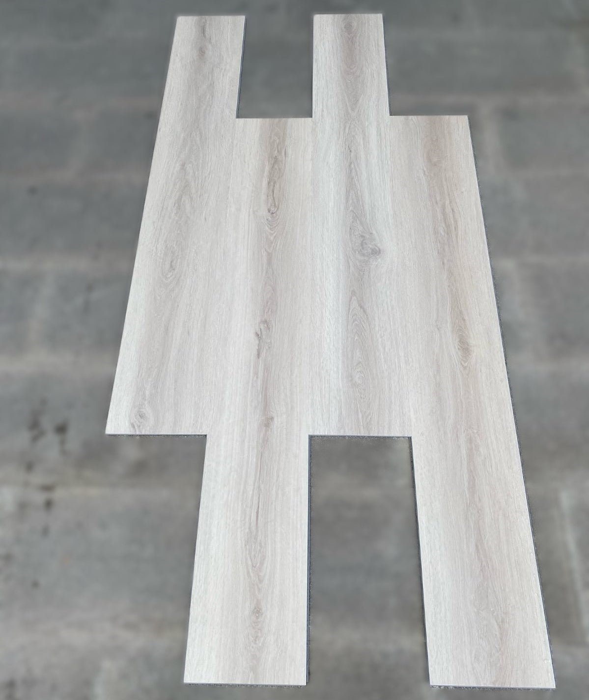Piso SPC Madera Clear Oak 1220 X 180 X 5.5 Mm Con IXPE 10 Pc. Pack 2.2
