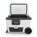 Cooler Ninja FrostVault de 45QT con ruedas. Hielera térmica con Dry Zone, gaveta inferior y alta conservación de frío. Color Blanco.