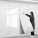 Lámina autoadhesiva panel Decorativo PU 1.22 m x 2.80 m x 2.4 mm. Acabado: Calacata claro