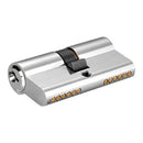 Cilindro de bronce para cerradura UJ029. Incluye 3 llaves. Ancho de 67 mm de pin descentrado en 25 m