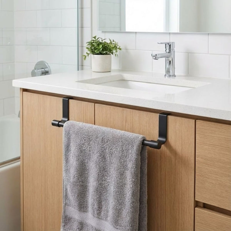 Toallero Colgante Para Gabinetes 36 cm Ideal Para Baño O Cocina. Color Negro. Acabado Resistente. Barra  para puertas de hasta 2.4 cm de grosor