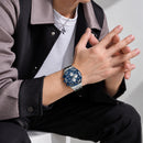 Naviforce Reloj Cronógrafo Plateado y Azul para Hombre con Correa de Acero Inoxidable, Diámetro de 43 mm, Cristal Mineral Endurecido y Resistencia al Agua 3 ATM.