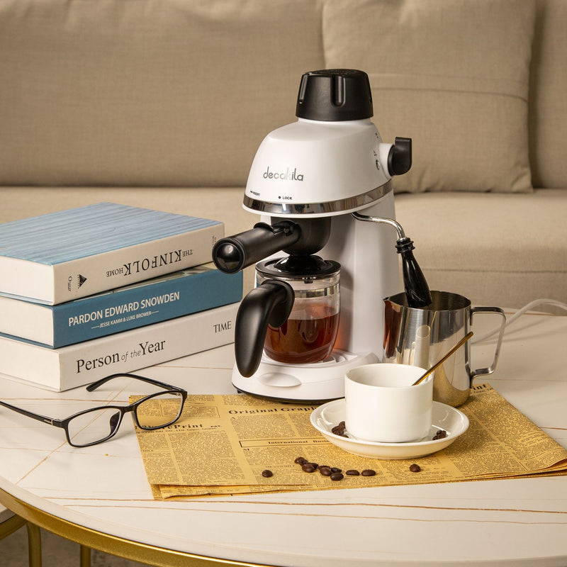 Cafetera de 0.24lts ( 4 tazas espresso) 800W. Presión 3.5 bars