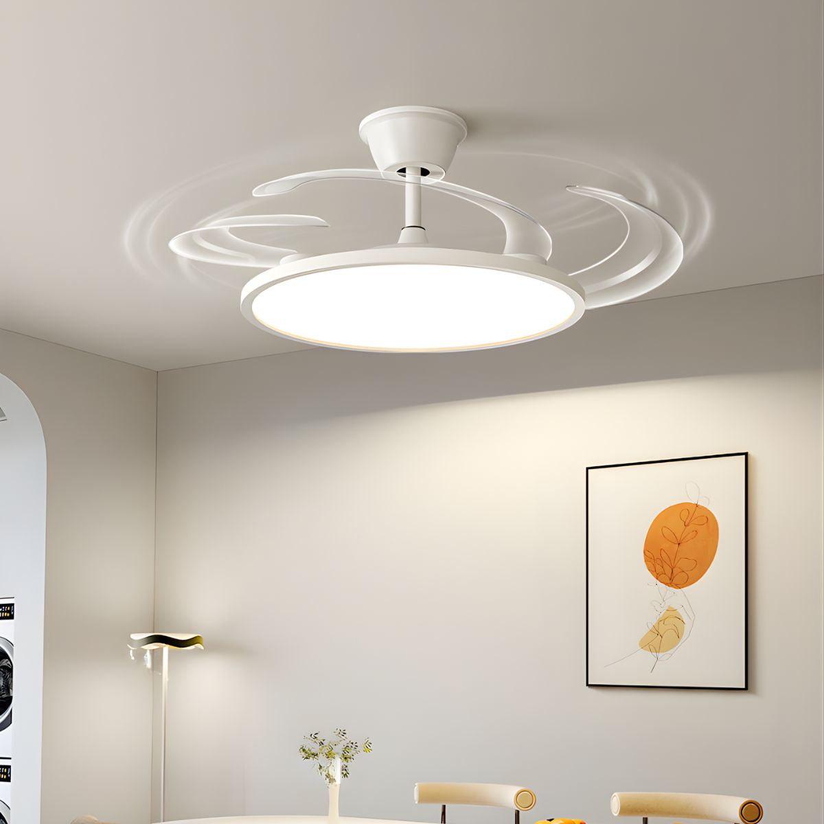 Abanico de Techo 42” con Lámpara LED. Ventilador Invisible con Aspas Retráctiles. Luz Regulable con control remoto. Color blanco. 96W+35w para 10 a 25mts