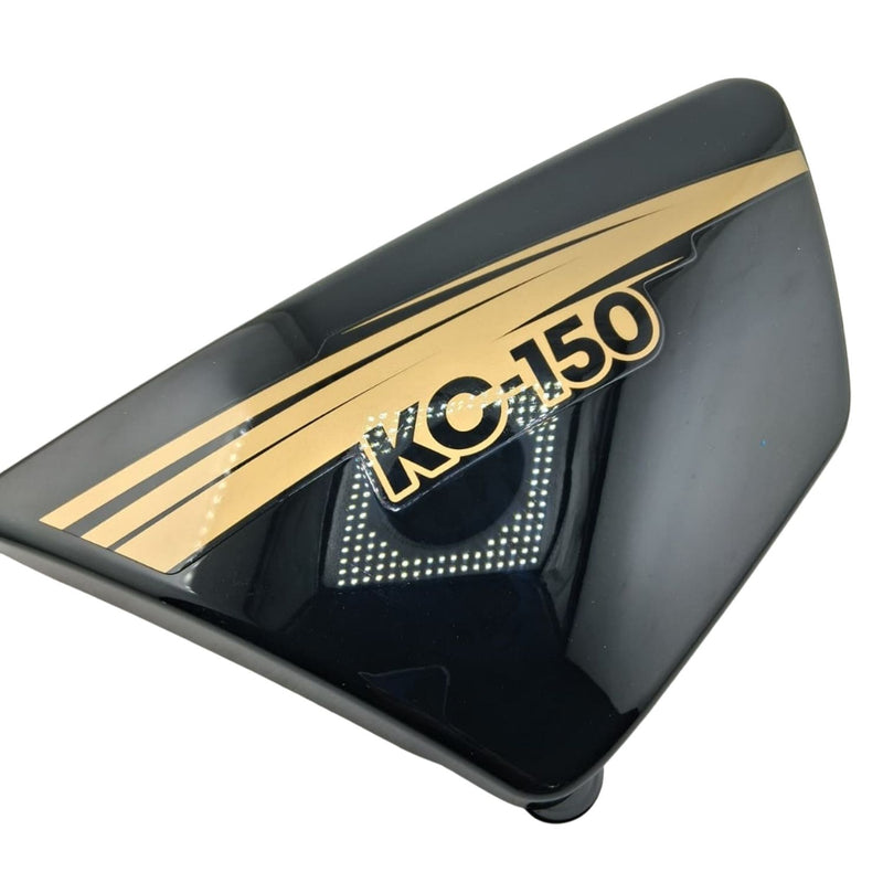 Covertor izquierdo negro con calcomanias (KC150) LEFT SIDE COVER BLACK BS WITH STICKER