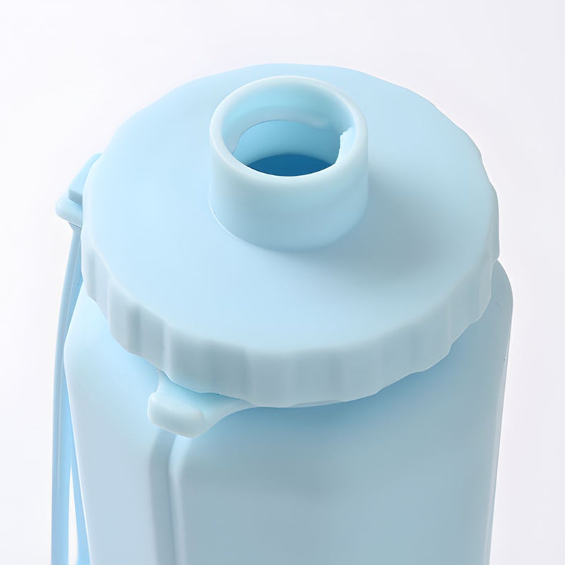 Botella de agua plegable de silicona 600ml. Termo portátil. Diseño flexible compactable. BPA Free. Color celeste.