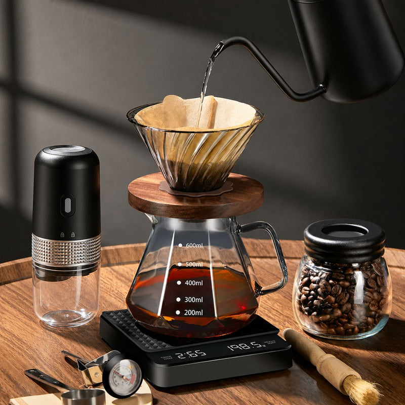 Café por Goteo de Vertido Manual (Drip Coffee) Con Molinillo Eléctrico. Kit Barista Pour-Over de 10 Piezas. Café de Especialidad. Specialty Coffee.