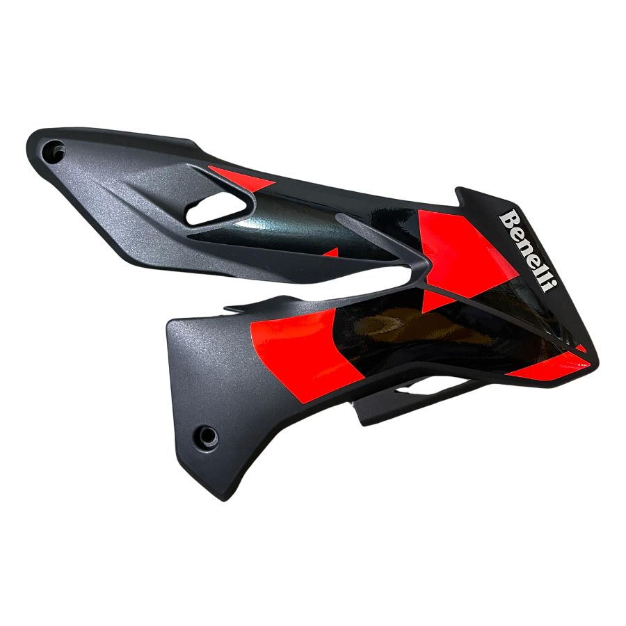 Covertor lateral derecho negro con calcomanias (TNT25N)