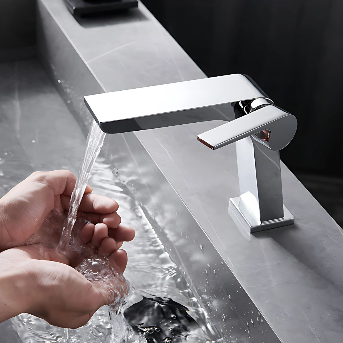 Llave De Lavamanos Individual. Grifo De Lavabo Color cromo. Pluma.