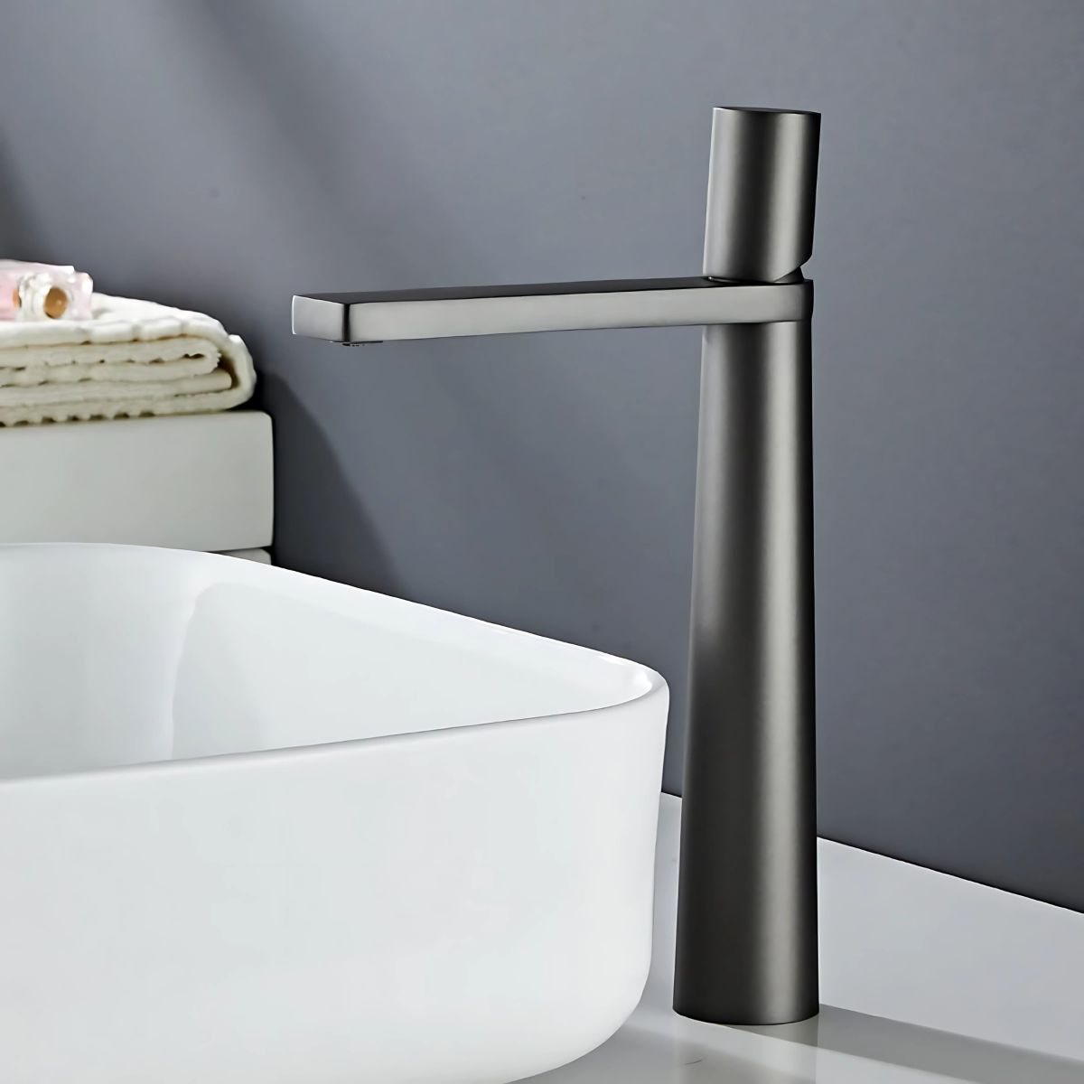 Llave De Lavamanos Individual. Grifo De Lavabo Color gris. Pluma. Modelo alto.