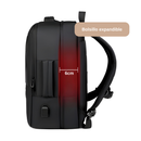 Mochila para laptop negra marca Carbone. Morral de viaje con bolsillo expandible.