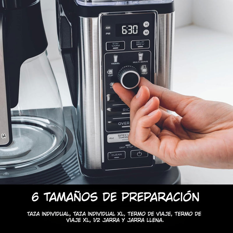Cafetera Ninja Specialty CM401. Maquina de café de capacidad hasta 10 tazas, espumador plegable y filtro permanente.