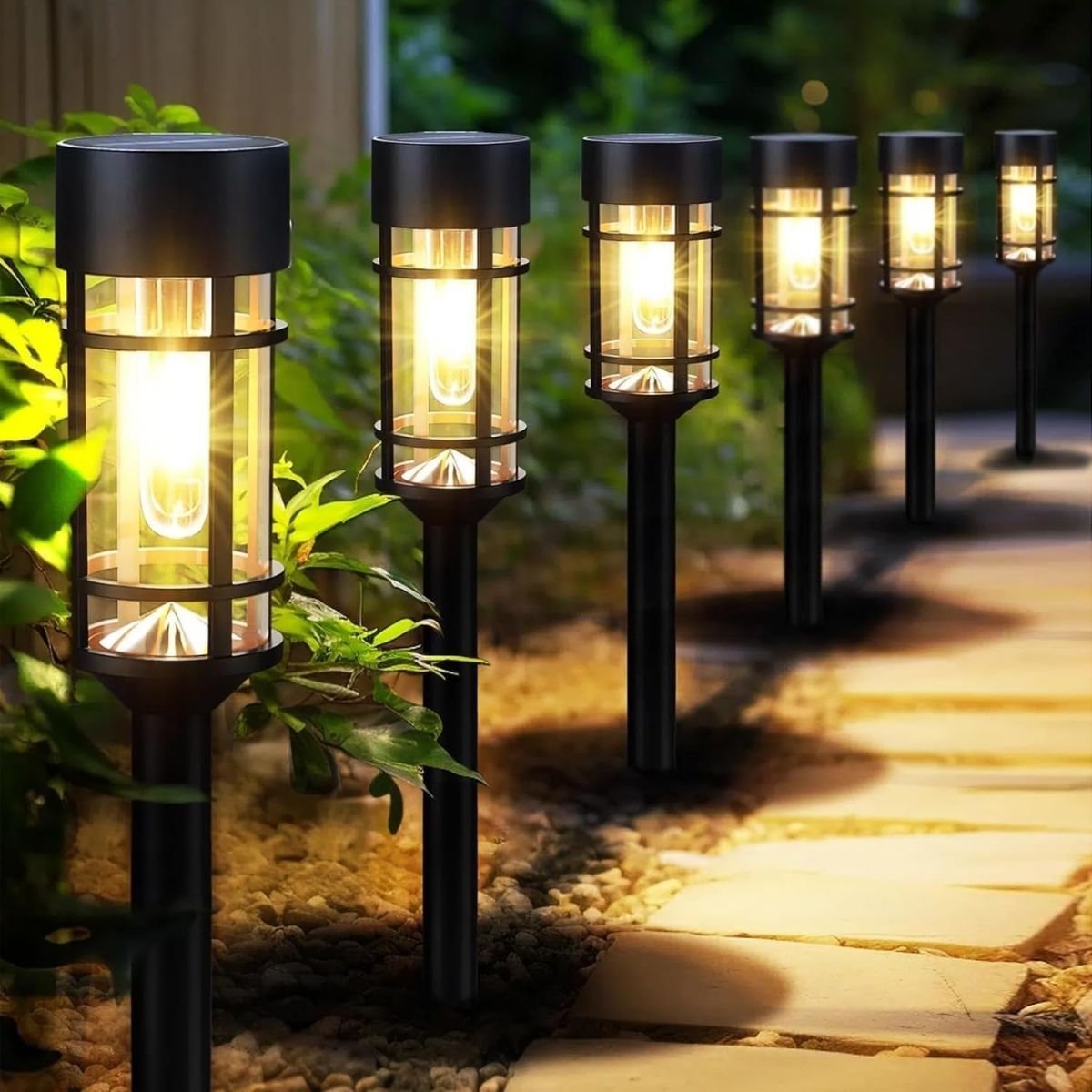 Lámpara Estaca Solar LED Para Jardín. Reflector Exterior Con Panel Solar Integrado. 54.6 cm Alto. Batería Recargable de 900 mAh.