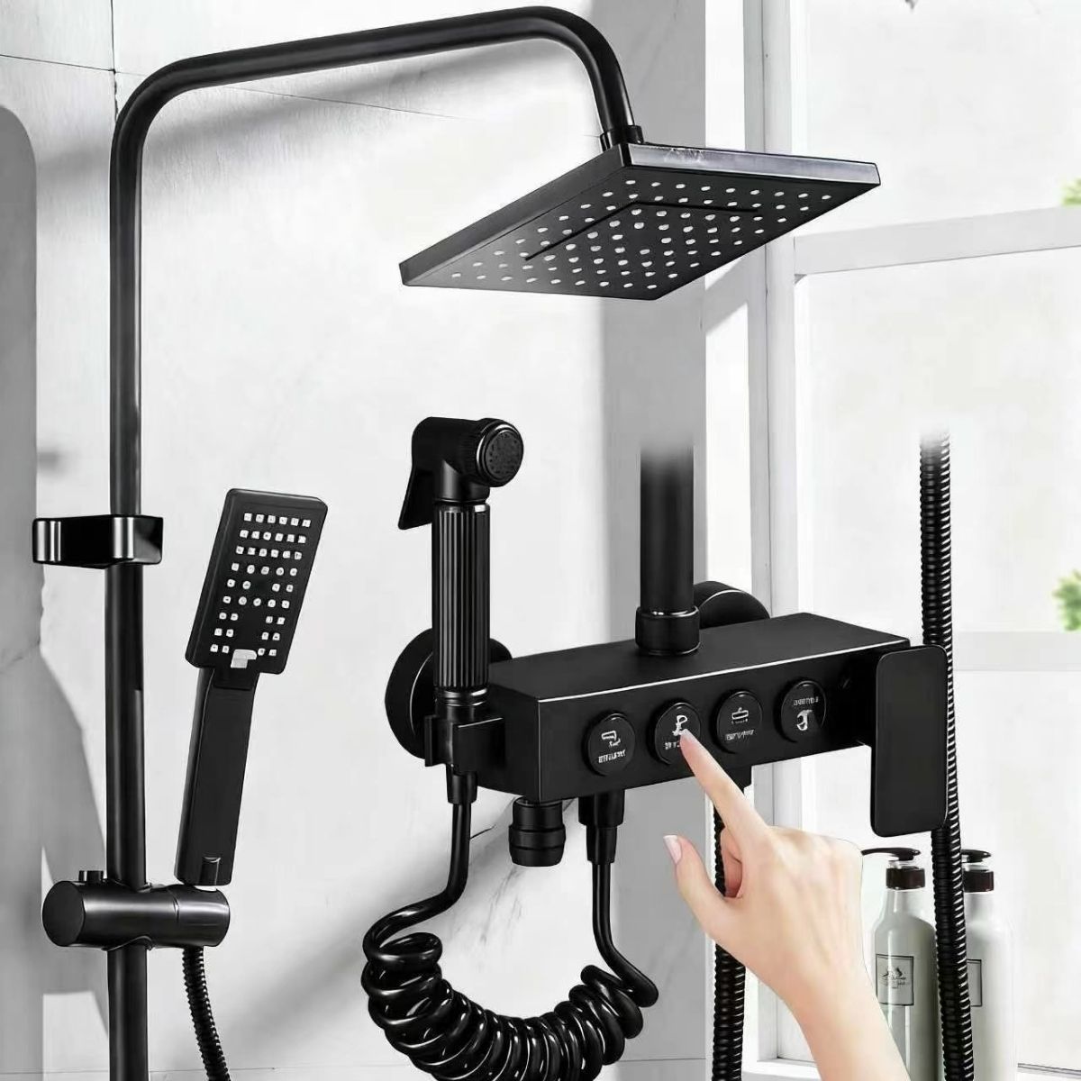 Ducha regadera para baño Tipo Lluvia Con Botonera De 4 Funciones Y Ducha De Mano. Color Negro