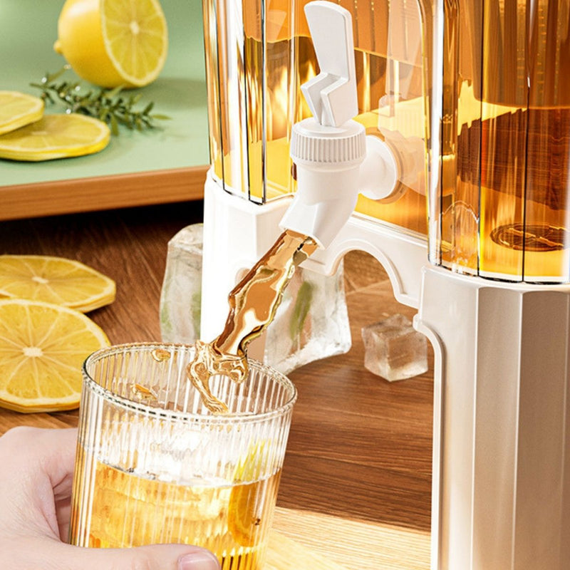 Dispensador De Agua Y Bebidas Con Grifo De 5L. 23 cm de Alto, 24.5 cm profundidad 17 cm de ancho.