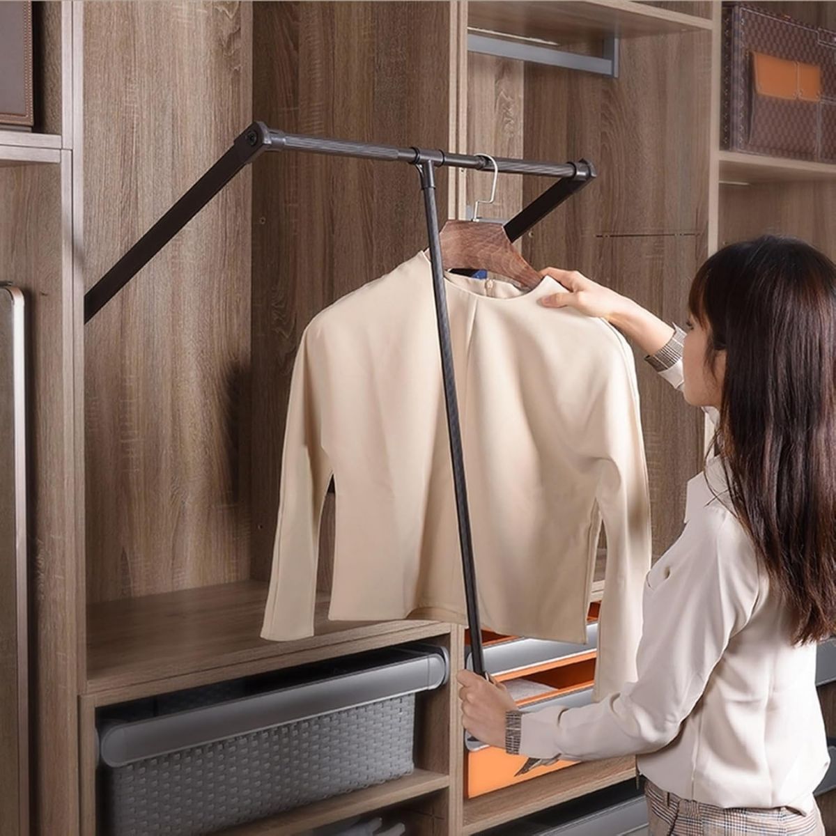 Closet tubo Con Sistema De Elevación Ajustable 70-93cm (27.5”-36”). Color Negro Barra De Ropa Abatible con doble buffer