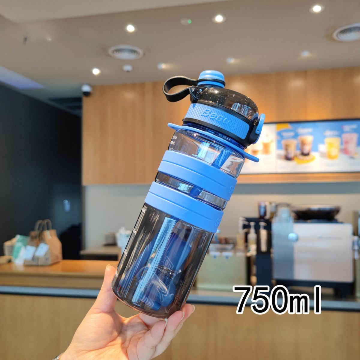Botella de Agua plástica 750 ml. Termo azul con negro. Tapa Hermética y Diseño Antiderrame. BPA Free.
