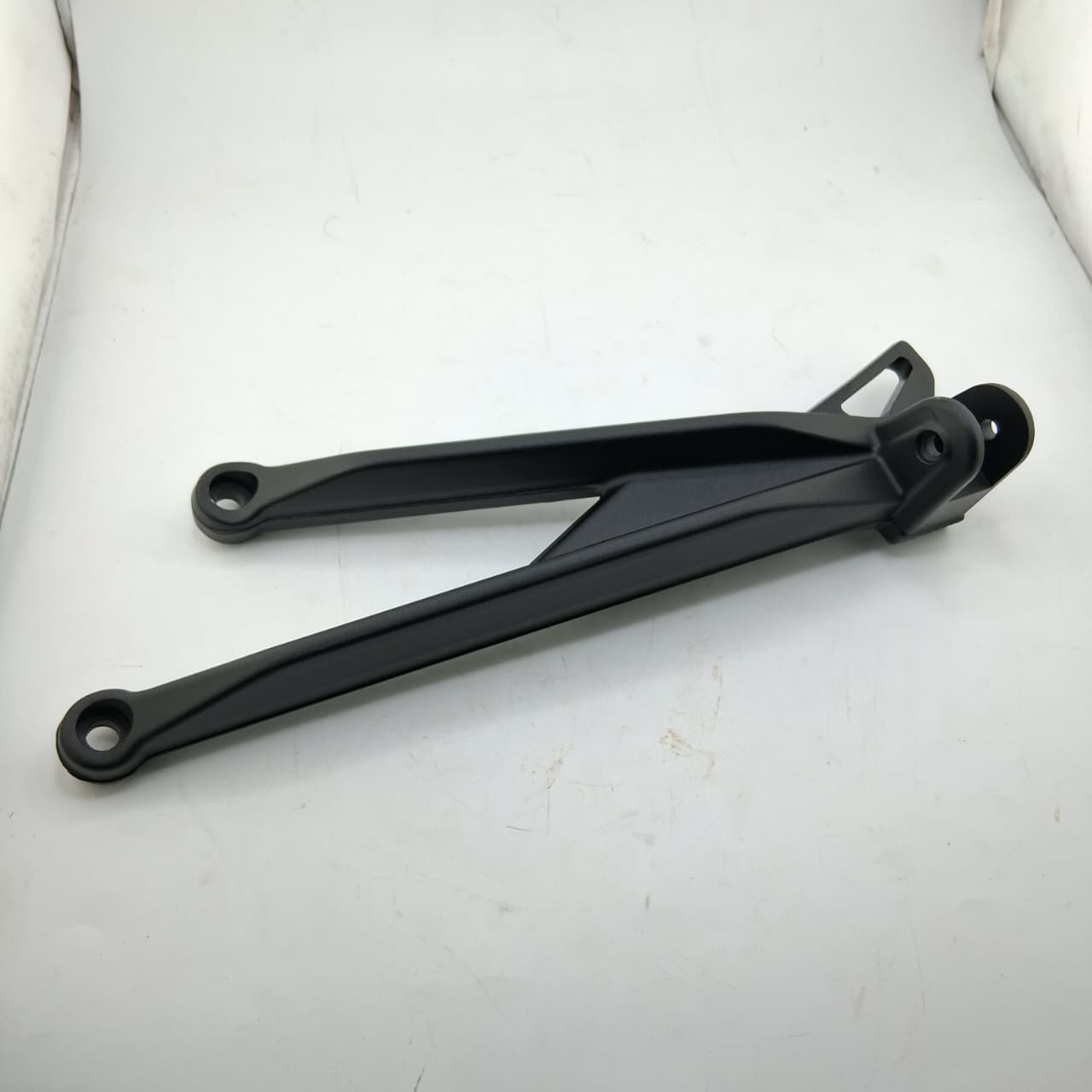 Base de anclaje de posapie trasero izquierdo (LEONCINO250) LEFT REAR FOOTREST BRACKET