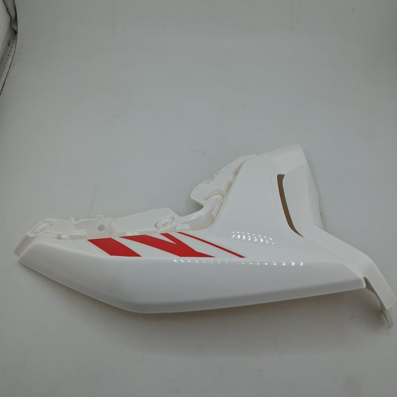 Covertor decorativo del faro inferior izquierdo blanco con calcomanias (MINNIX150) HEADLIGHT LEFT LOWER COVER WHITE GW WITH STICKER