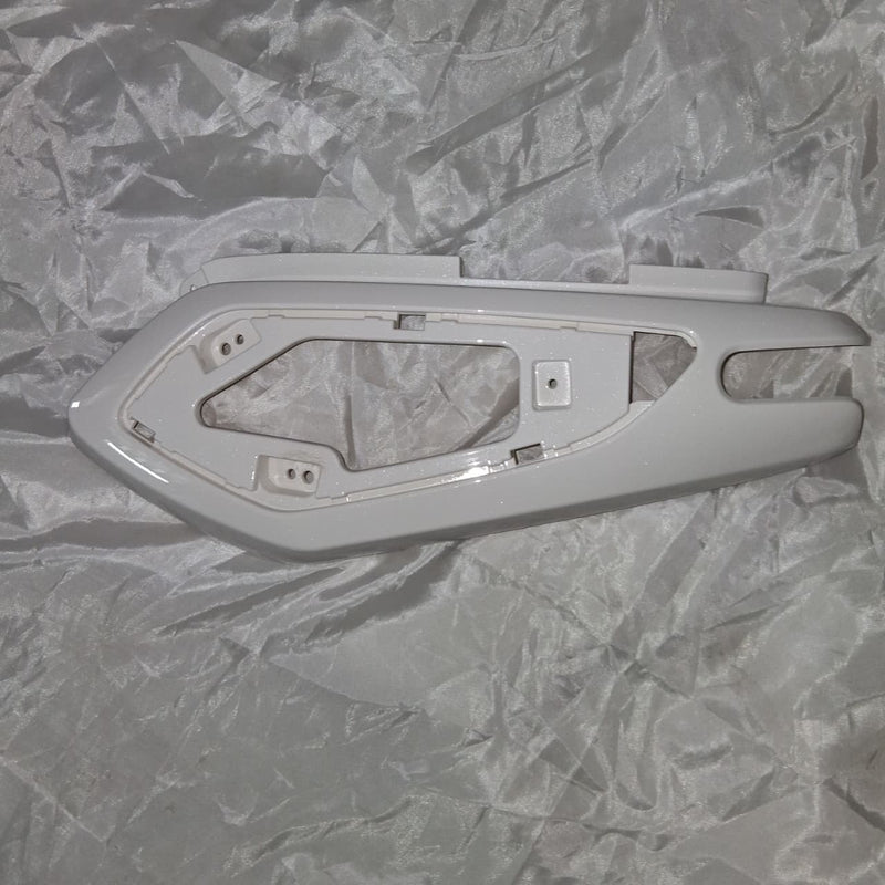 Covertor izquierdo blanco con calcomanias (MINNIX150) LEFT BODY COVER WHITE GW WITH STICKER