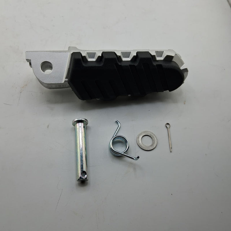 Posa pie delantero derecho (LEONCINO800TRAIL) RIGHT FRONT FOOTREST ASSY