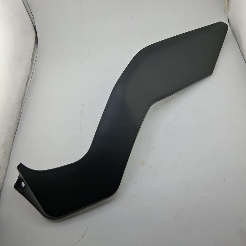 Covertor inferior izquierdo del tanque de combustible (LEONCINO250) FUEL TANK LEFT LOW SIDE COVER