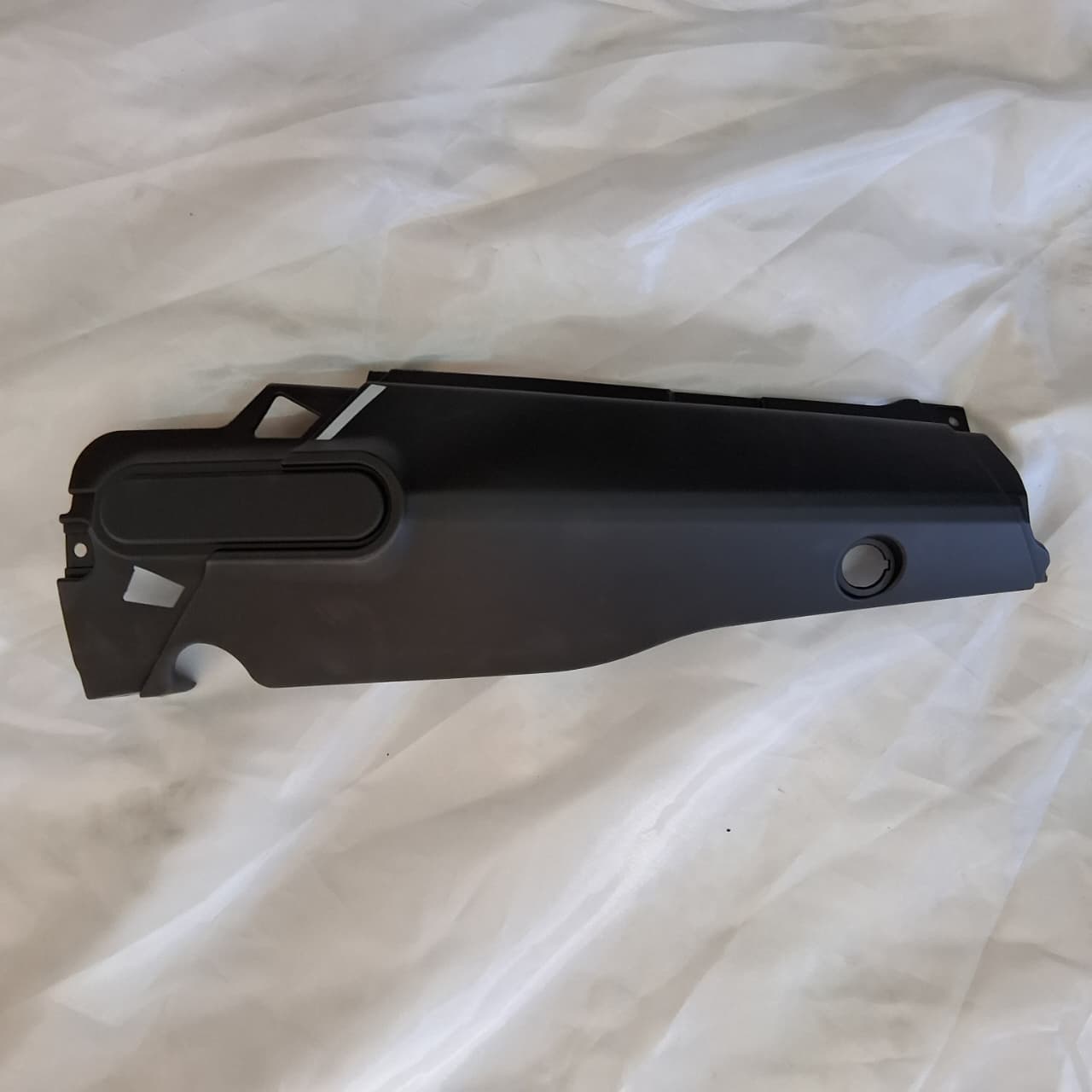 Covertor del colin izquierdo negro con calcomanias (LEONCINO250) LEFT TAIL COVER MATT BLACK BG WITH STICKER