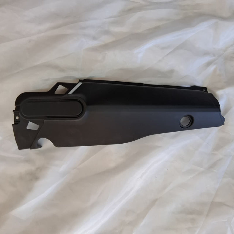 Covertor del colin izquierdo negro con calcomanias (LEONCINO250) LEFT TAIL COVER MATT BLACK BG WITH STICKER