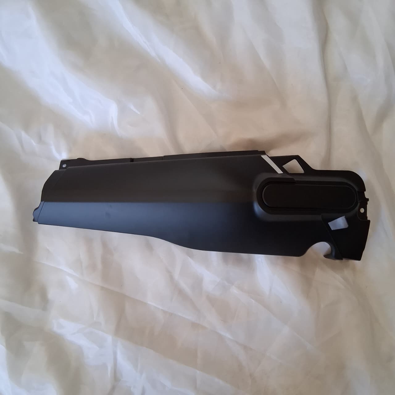 Covertor del colin derecho negro con calcomanias (LEONCINO250) RIGHT TAIL COVER MATT BLACK BG WITH STICKER