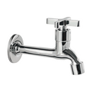 Llave de jardín de latón cromado. Grifo de pared largo con válvula de agua y tapa de acero inoxidable.