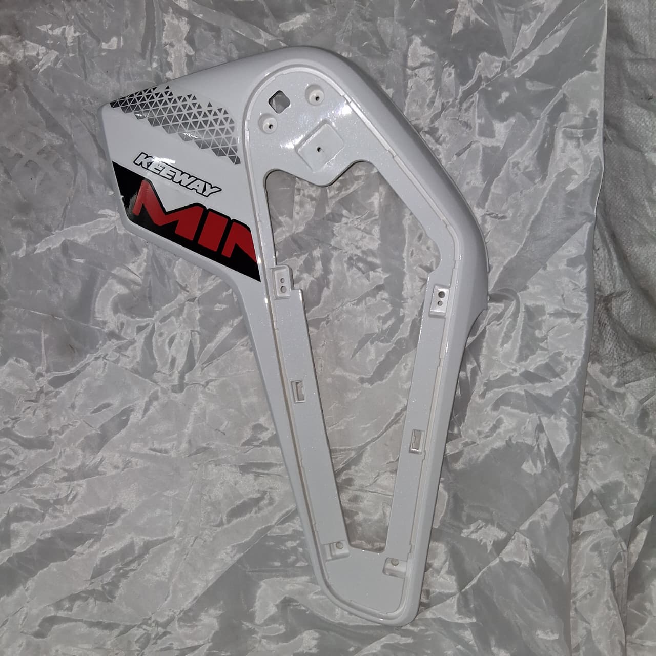 Panel izquierdo del tanque de combustible verde con calcomania (MINNIX150) Fuel Tank Left Panel White GW With Sticker