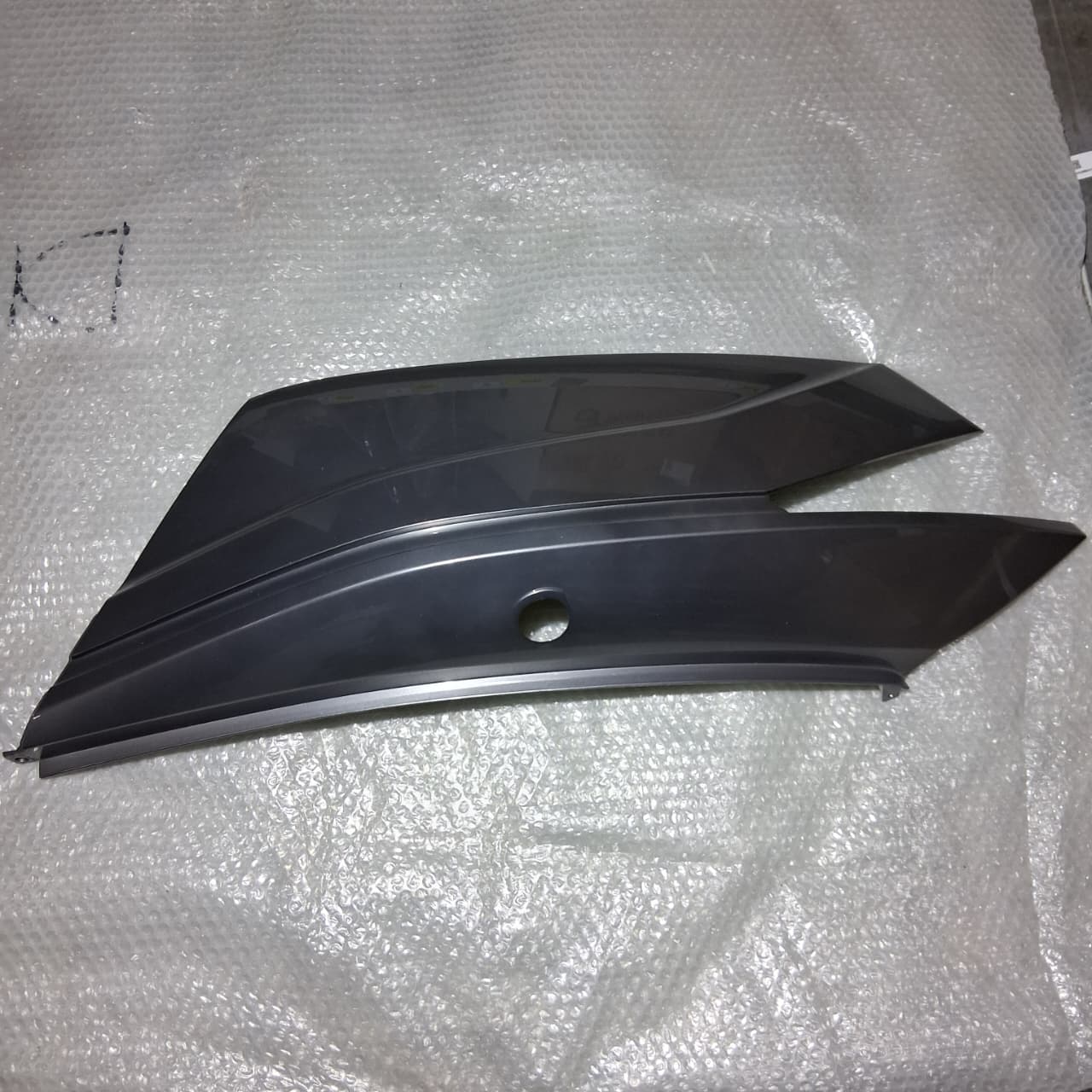 Covertor lateral derecho gris sin calcomanias (ZAFFERANO250)