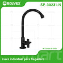 Llave de fregador color negro. Pluma Grifo de cocina alto con tubo de acero inoxidable y válvula de agua fría.